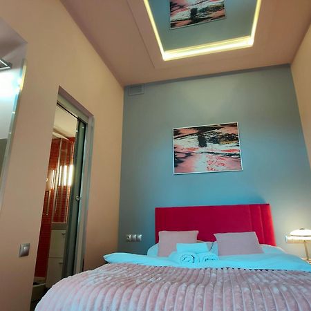 Mirror Pink Studio Apartment Krakow Exterior photo