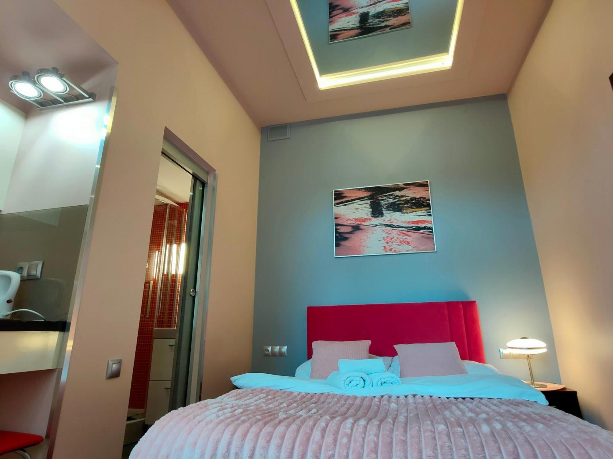 Mirror Pink Studio Apartment Krakow Exterior photo