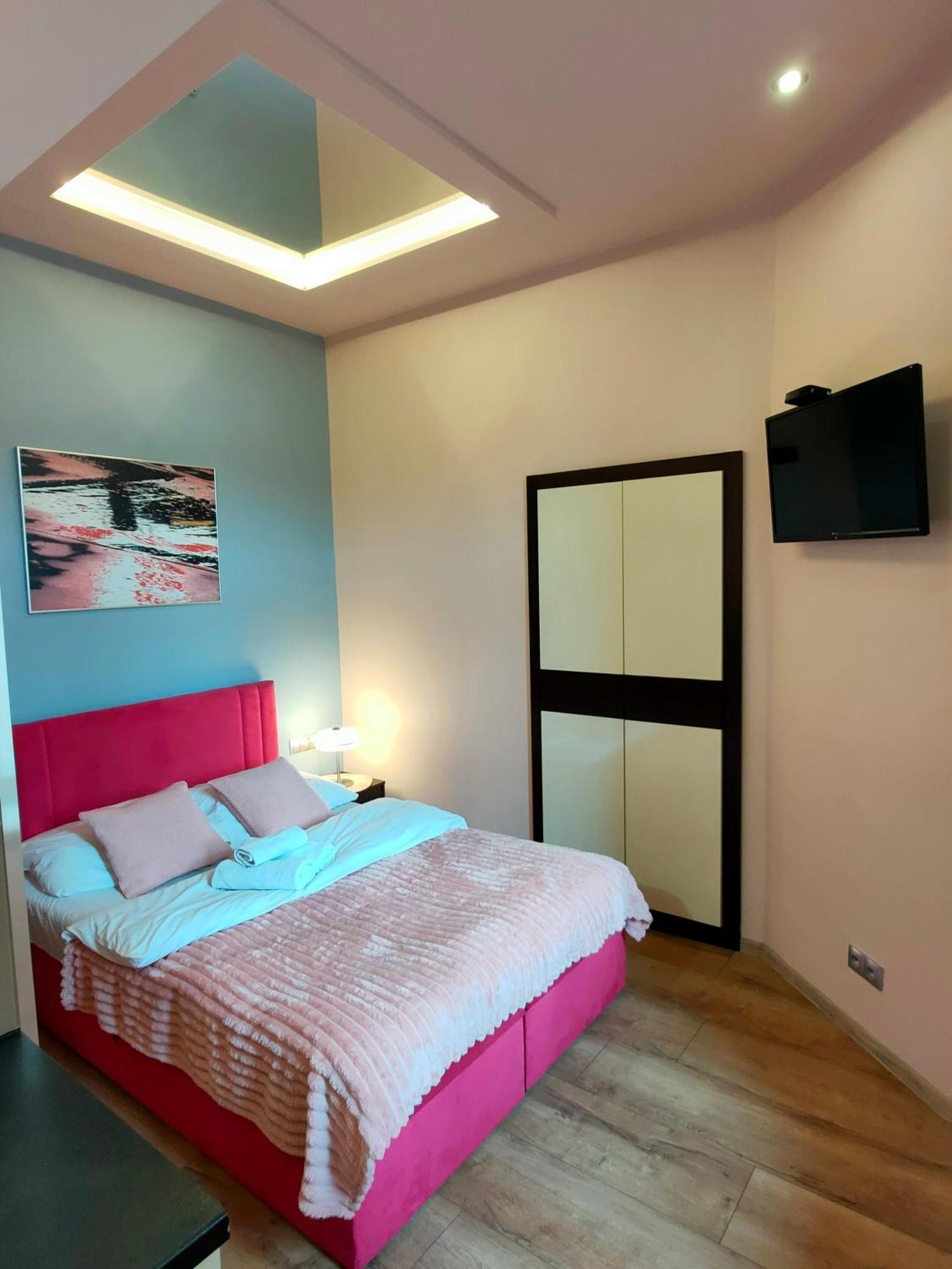 Mirror Pink Studio Apartment Krakow Exterior photo