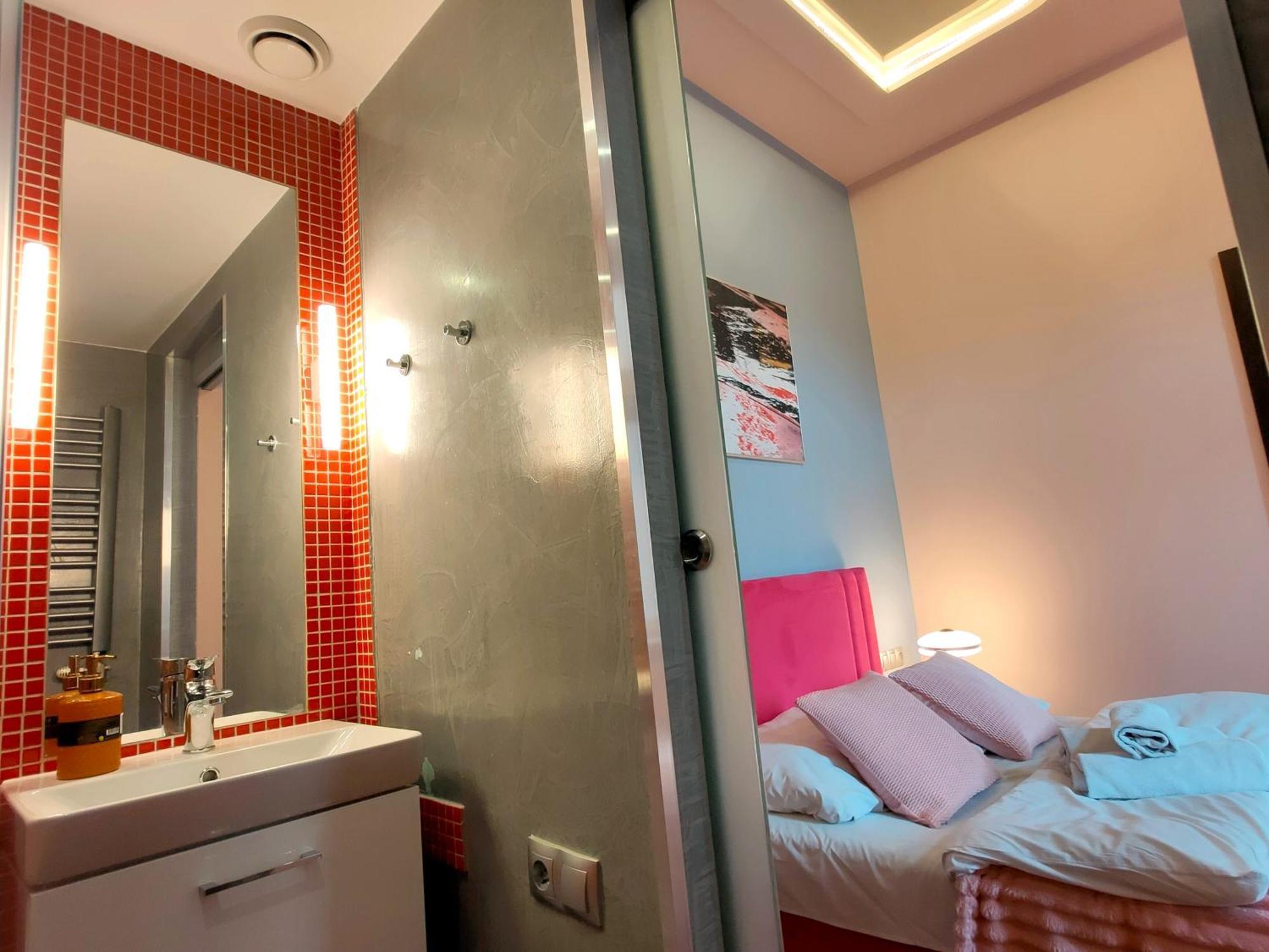 Mirror Pink Studio Apartment Krakow Exterior photo