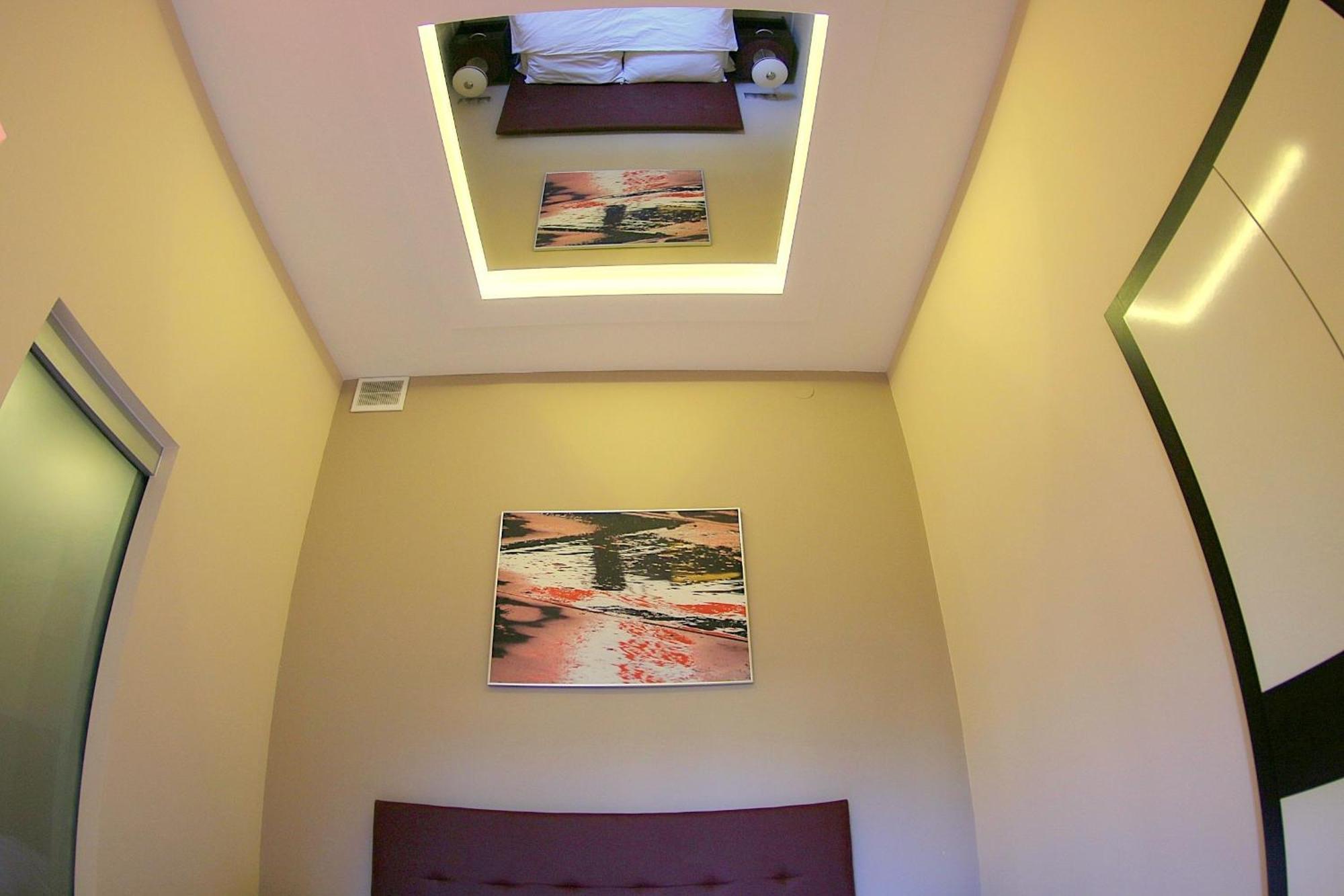 Mirror Pink Studio Apartment Krakow Room photo